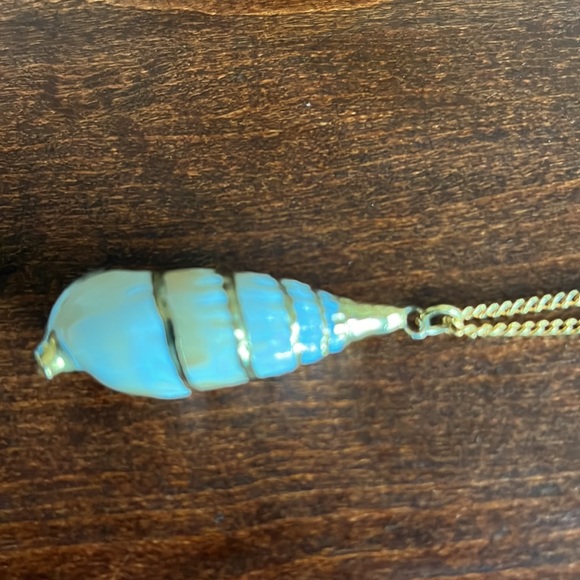 Seashell Necklace with Goldtone 16” Chain NWOT - Picture 3 of 6